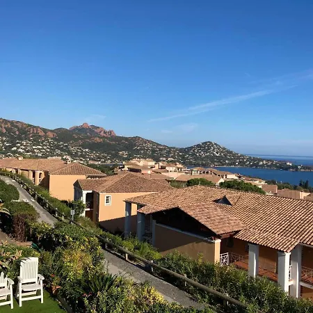 Cap Esterel: 3 Pieces Avec Vue Et Parking Inclus - Fr-1-504-591 Сен-Рафаель